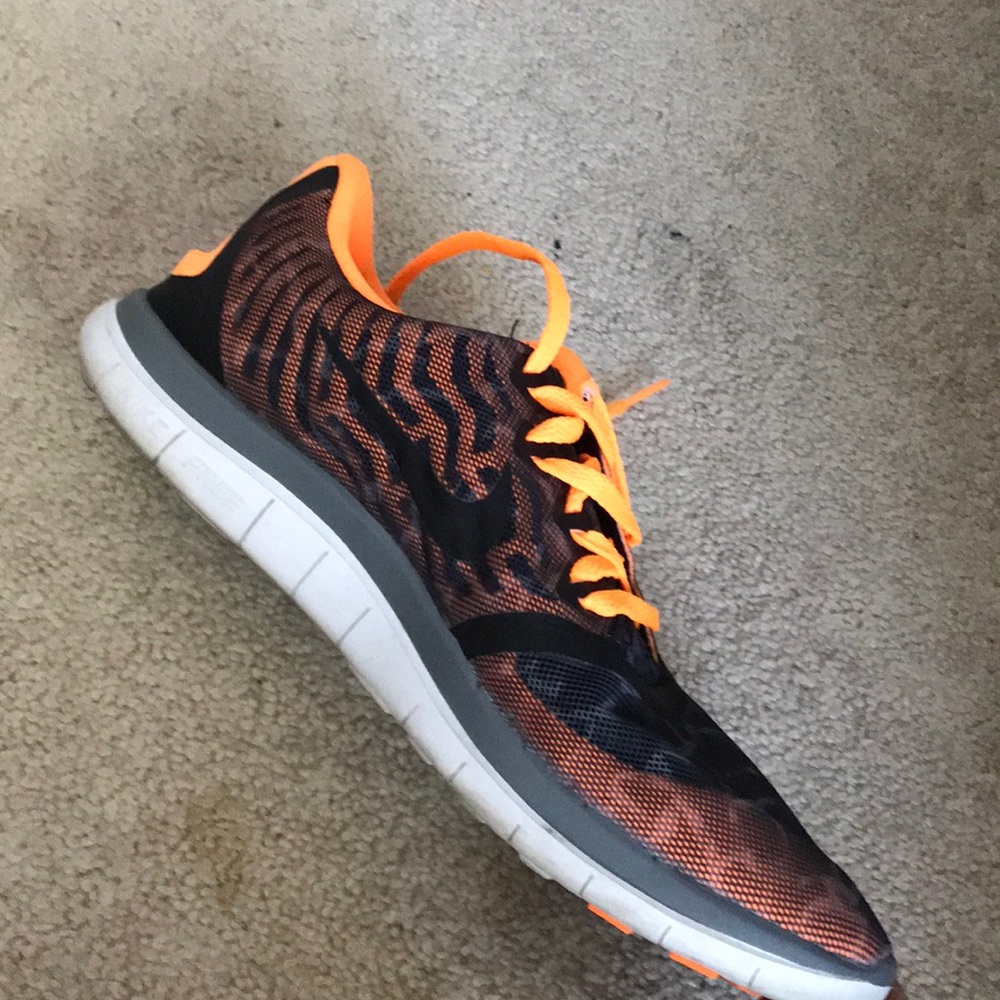 Nikes - Picture 2 of 4